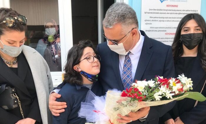 BAŞKAN OTİZME DİKKAT ÇEKTİ