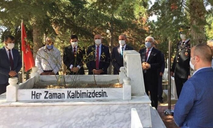 ZAFER BAYRAMINDA ŞEHİTLERE DUA