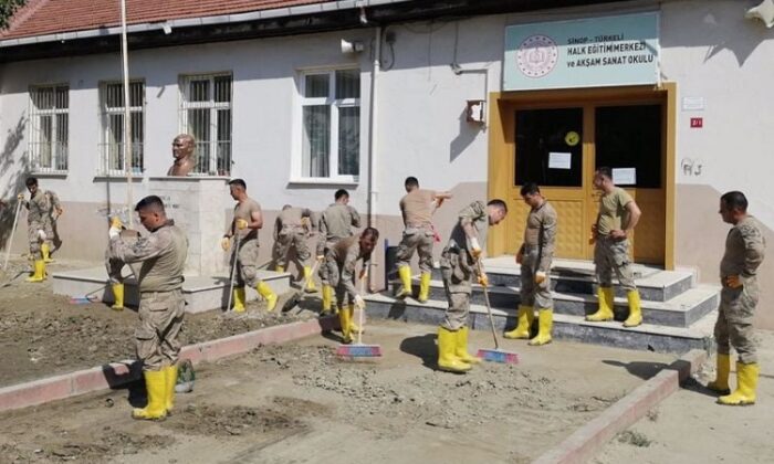 VALİ ÇİFTÇİ’DEN KOMANDOLARA ÖVGÜ
