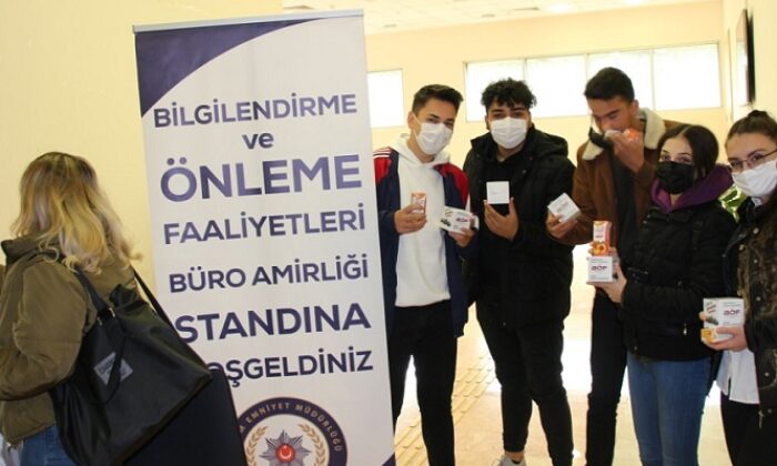 POLİS 4 BİN ÖĞRENCİYİ BİLGİLENDİRDİ