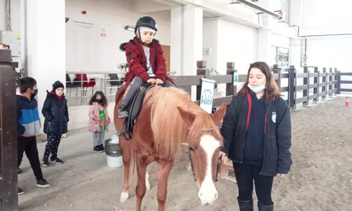ÖZEL ÇOCUKLARIN AT KEYFİ