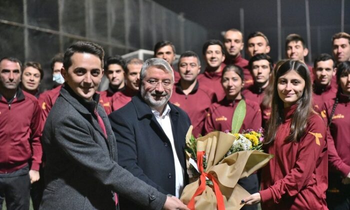 BELEDİYE’DEN HAKEMLERE JEST