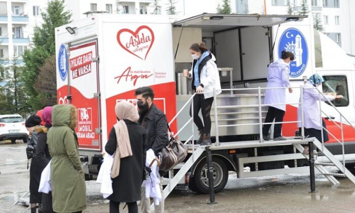 VATANDAŞA SICAK ÇORBA İKRAMI