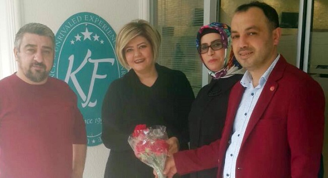 BAŞKAN ADAYINDAN BAYAN ÜYELERE ÇİÇEK
