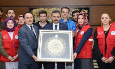 Gençlerden Külcü’ye Anlamlı Hediye