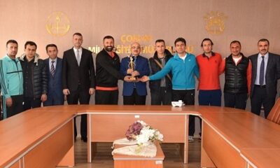 İL MİLLİ EĞİTİM VOLEYBOL’DA ŞAMPİYON OLDU