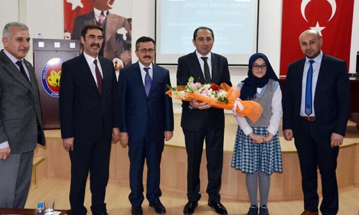 Rektör Ortaokul Öğrencileriyle Buluştu