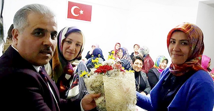 BAŞKAN’DAN KADIN ÜYELERE JEST