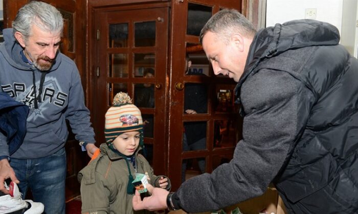 BELEDİYE 35 BİN KANDİL LOKUMU DAĞITTI