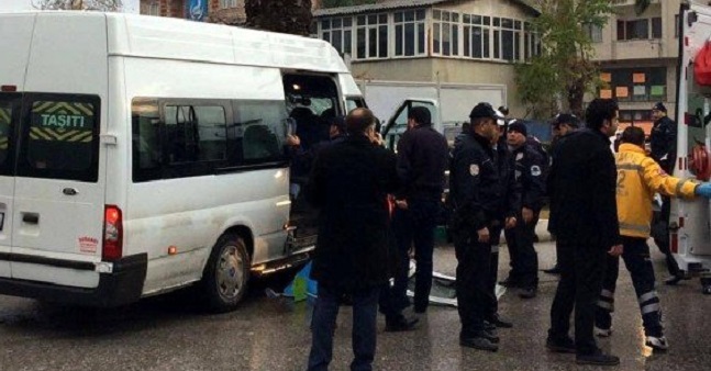 ÖĞRENCİ SERVİSİ KAZA YAPTI: 4 YARALI