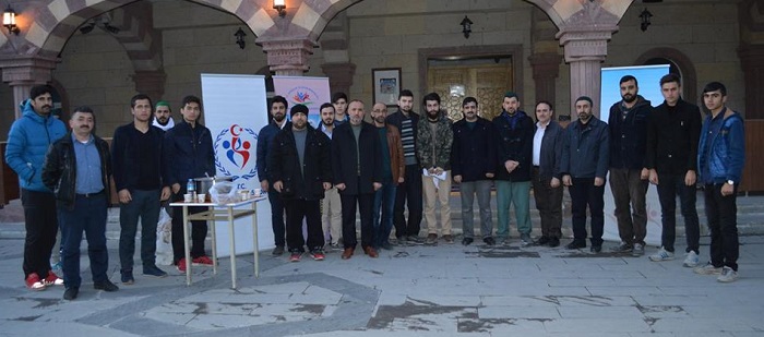 GENÇLER SABAH NAMAZINDA BULUŞTU