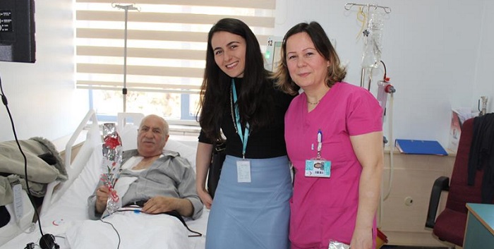 DİYALİZ HASTALARINA ÇİÇEKLİ MORAL