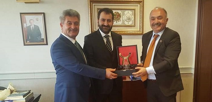 AYDIN VE UYSAL’DAN TEŞEKKÜR PLAKETİ