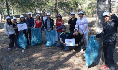 GÖNÜLLÜ GENÇLERDEN ÇEVRE TEMİZLİĞİ