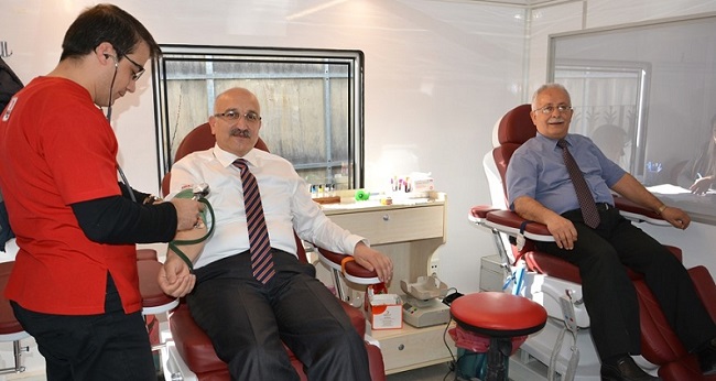 MİLLİ EĞİTİM PERSONELİ KAN BAĞIŞINDA BULUNDU