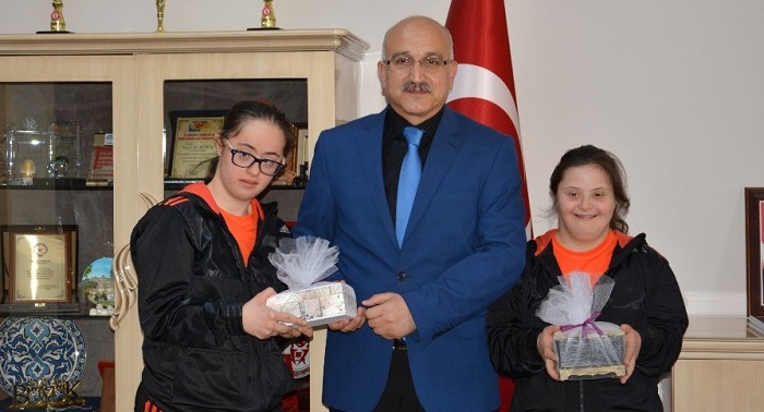 ÖZEL ŞAMPİYONLARA BÜYÜK’TEN ÖDÜL