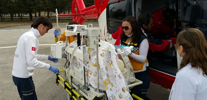 HELİKOPTER AMBULANS BEBEĞE UMUT OLDU