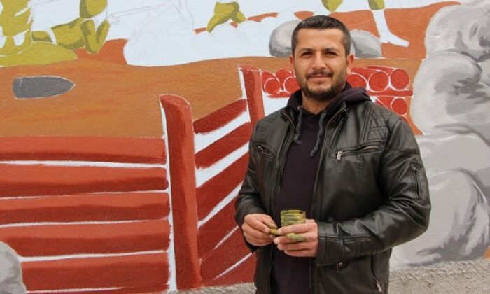 OKULUN DUVARLARINI RENKLENDİRDİ