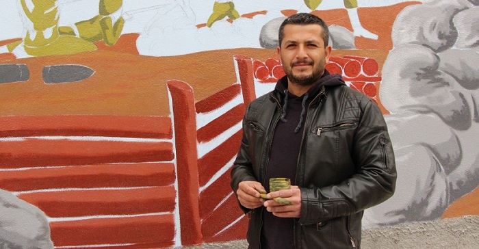 OKULUN DUVARLARINI RENKLENDİRDİ