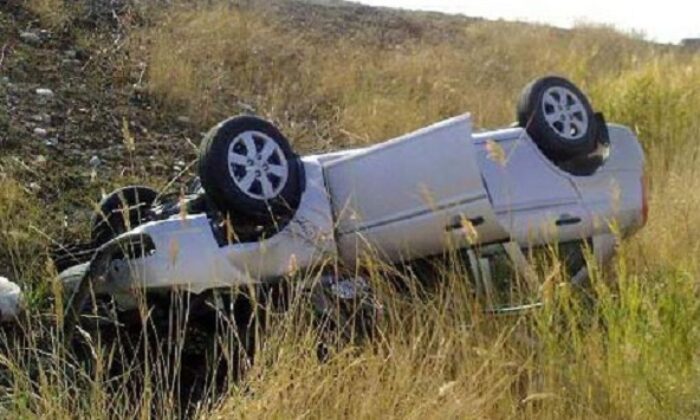 OTOMOBİL ŞARAMPOLE UÇTU: 4 YARALI