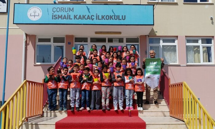 ÖĞRENCİLER KENDİ FİDANLARINI YETİŞTİRDİ