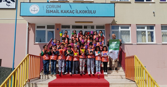 ÖĞRENCİLER KENDİ FİDANLARINI YETİŞTİRDİ