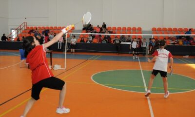 BADMİNTON’DA KARDEŞLİK TURNUVASI