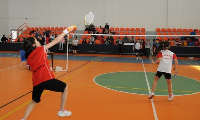 BADMİNTON’DA KARDEŞLİK TURNUVASI