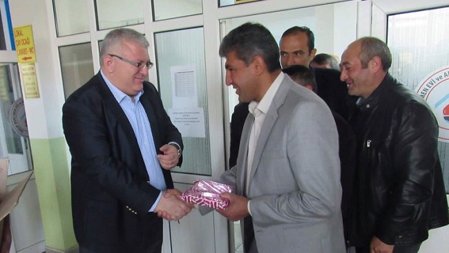KAYMAKAM’DAN MUHTARLARA ANLAMLI HEDİYE