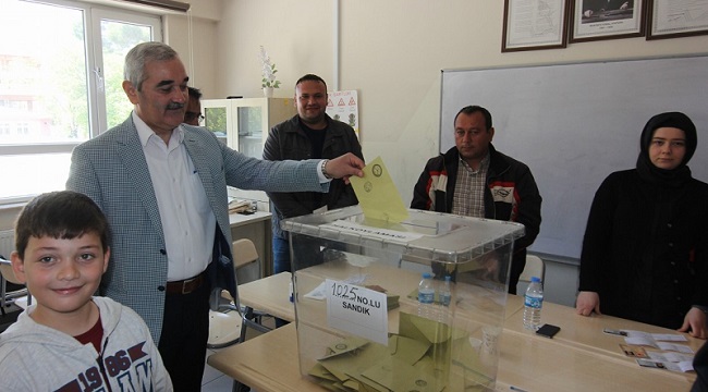 BAŞKAN KARATAŞ’IN KÖYÜNDE SÜRPRİZ SONUÇ