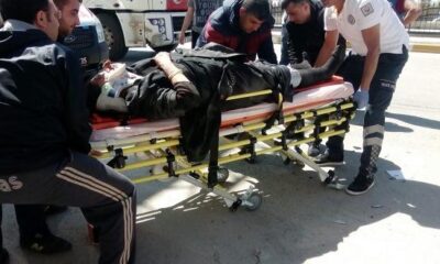 YAŞLI ÇİFTE OTOMOBİL ÇARPTI