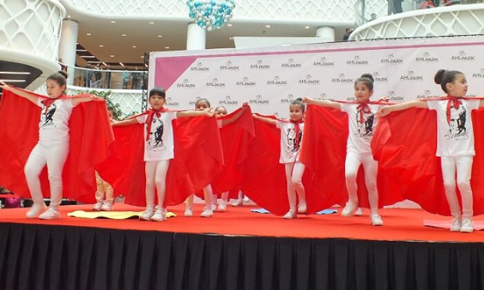 KARŞIYAKA MİNİKLERİNDEN MUHTEŞEM GÖSTERİ