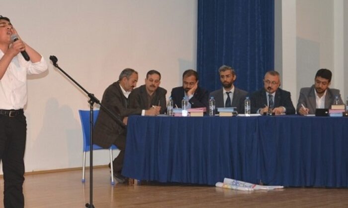 HAFIZLIK VE EZAN OKUMADA YARIŞTILAR