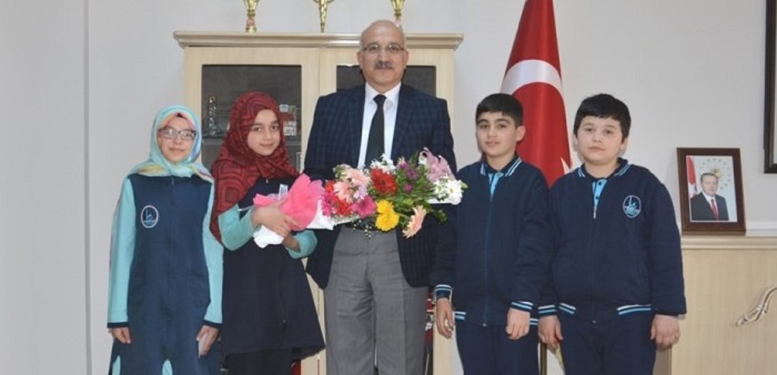 BÜYÜK, GENÇ HAFIZLARI ÖDÜLLENDİRDİ