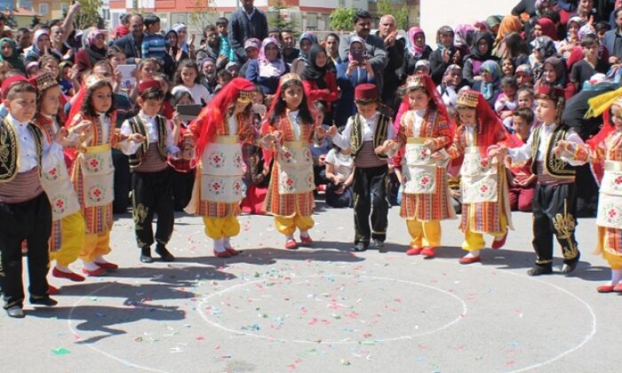 MİNİKLER 23 NİSANI COŞKUYLA KUTLADI
