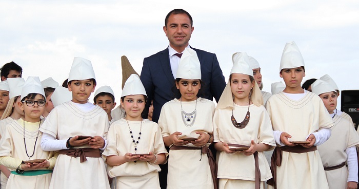 MİNİKLERİN MEZUNİYET SEVİNCİ