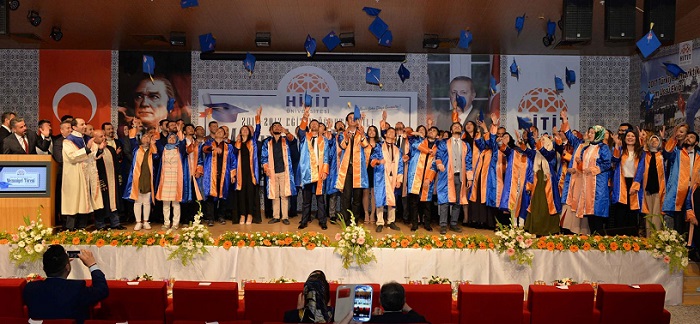 HİTİT ÜNİVERSİTESİ’NDE MEZUNİYET SEVİNCİ