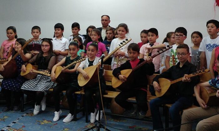 ÖĞRENCİLERDEN MÜZİK ZİYAFETİ