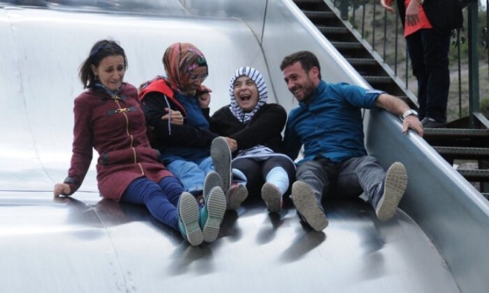 GÖNÜLLERİNCE EĞLENDİLER