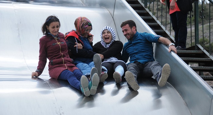 GÖNÜLLERİNCE EĞLENDİLER