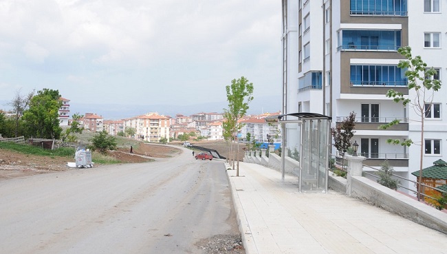 BELEDİYE YOL ÇALIŞMALARINA DEVAM EDİYOR