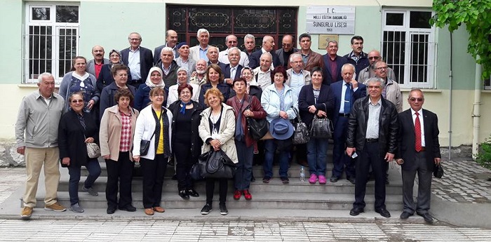 45 YIL SONRA OKULLARINDA BULUŞTULAR