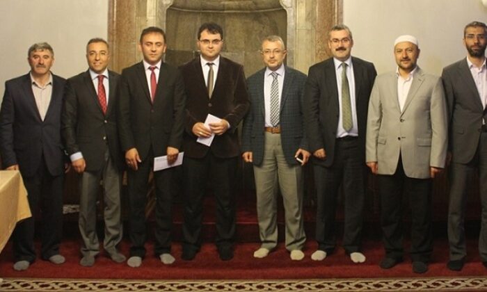 HUTBE OKUMADA YARIŞTILAR