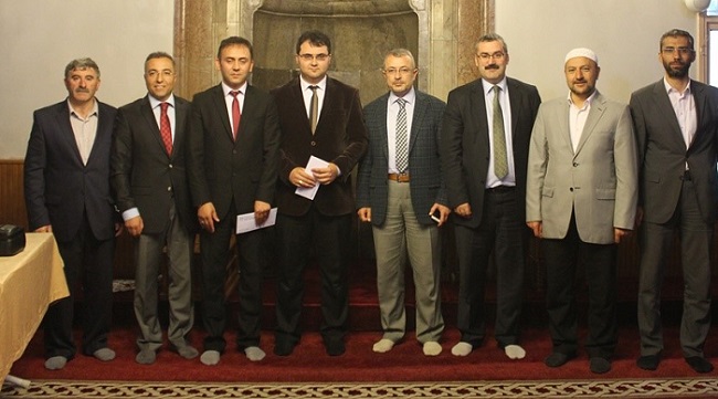 HUTBE OKUMADA YARIŞTILAR