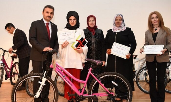 RESİM YARIŞMASINDA ÖDÜLLER DAĞITILDI