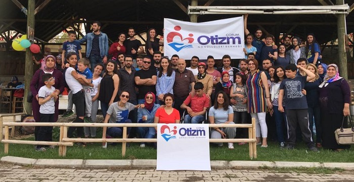 OTİZM GÖNÜLLÜLERİ PİKNİKTE STRES ATTI