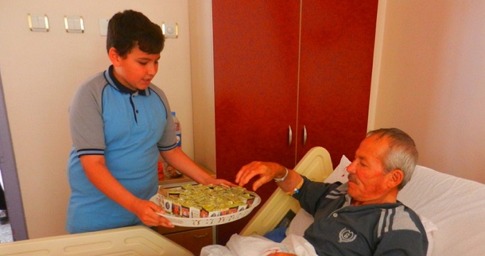 GENÇLERDEN ÖRNEK DAVRANIŞ