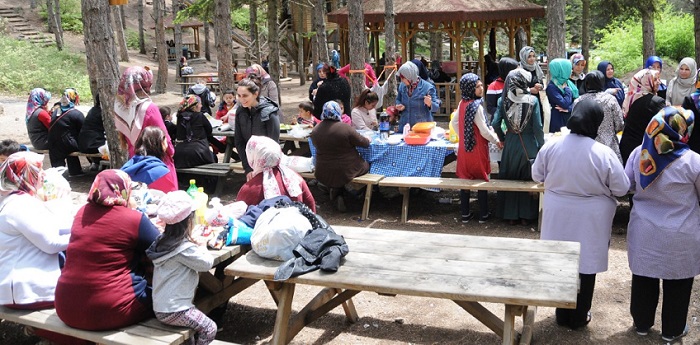KADIN KURSİYERLERE YIL SONU PİKNİĞİ