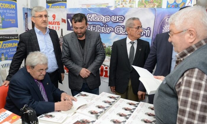 KAVAKLI ÇORUM’DA KİTAPLARINI İMZALADI