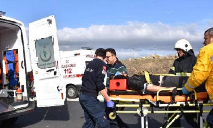 OTOMOBİL BARİYERE ÇARPTI: 1 YARALI